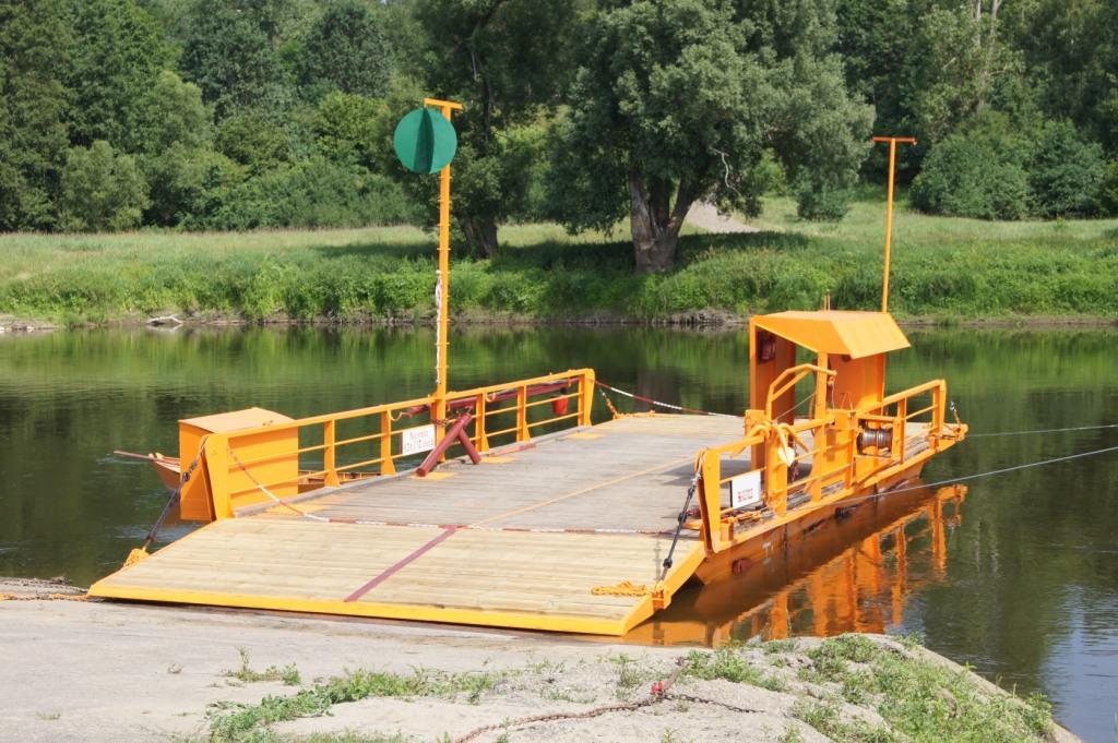 Zdjęcie przedstawia gminną przeprawę promową Krasnobrzeg-Wartosław. Widok od strony Wartosławia Zdjęcie przedstawia gminną przeprawę promową Krasnobrzeg-Wartosław. Widok od strony Wartosławia